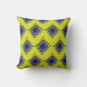 Ikat Tribal: Stylish Modern Pattern. Throw Pillow
