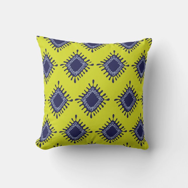 Ikat Tribal: Stylish Modern Pattern. Throw Pillow (Front)