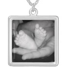 Il a le monde entier en son collier de mains - 2