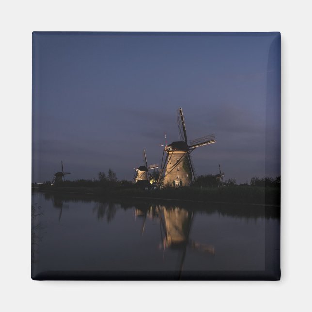 Illuminated windmill at Blue Hour magnet (Front)