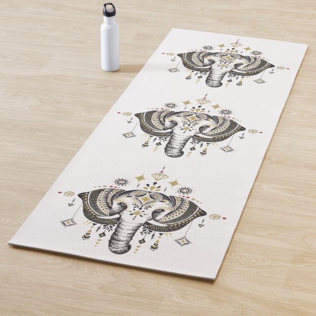 Illustration d'éléphant tribal tapis de yoga (En situation)