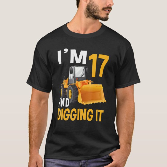 I'm 17 And Digging It Being 17 Boys 17th Bday Bull T-Shirt (Front)