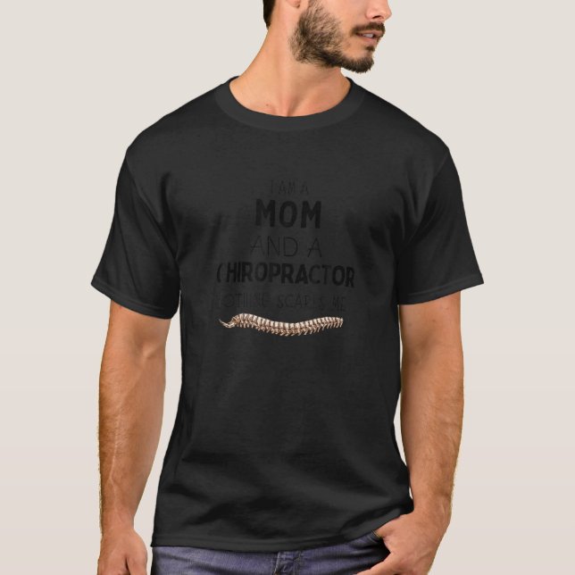 I'm A Mom And Chiropractor Funny Women Chiropracto T-Shirt (Front)