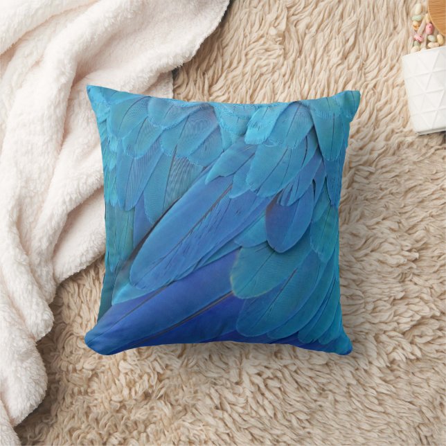 I'm blue - Macaw feathers Throw Pillow (Blanket)
