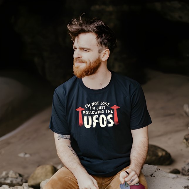 I'm Not Lost, I'm Just Following the UFOs – Funny  T-Shirt (Funny I'm Not Lost, I'm Just Following the UFOS T-Shirt )