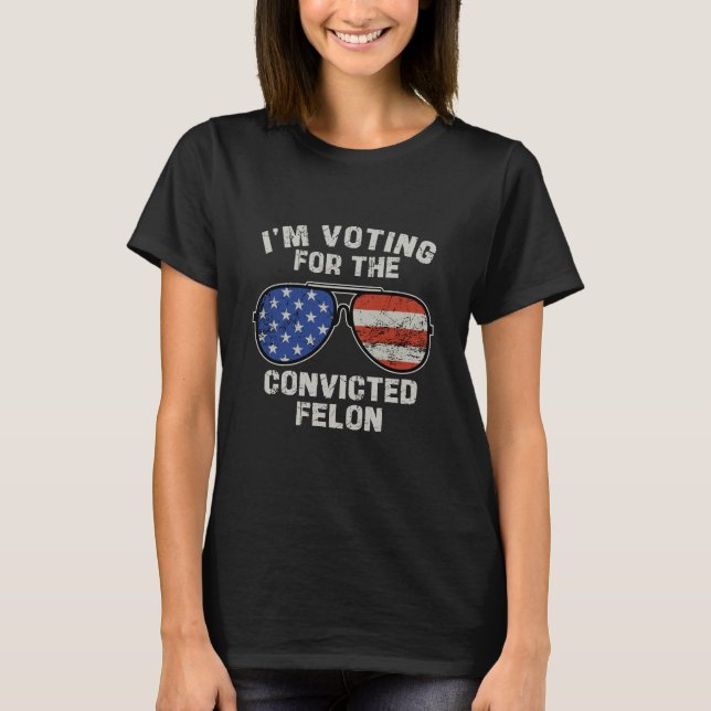  I'm Voting For The Convicted Felon Trump Mugshot  T-Shirt (Front)