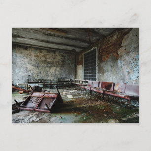 Im Wartesaal des Zerfalls Postcard