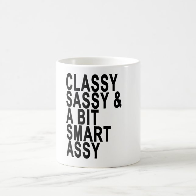 Impertinent chic et une tasse drôle de citation (Centre)