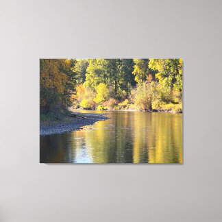 Impression de reflet de la rivière du feuillage d'