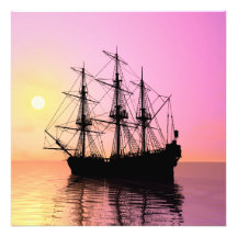 bateau de pirates au coucher du soleil