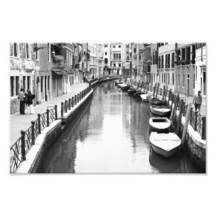 Impression Photo Bateaux le long d'un canal dans la ville italienne