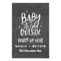 Bébé son froid à l'extérieur de chocolat chaud bar