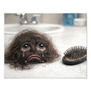 Impression Photo Cheveux épars avec visage triste et brosse à cheve