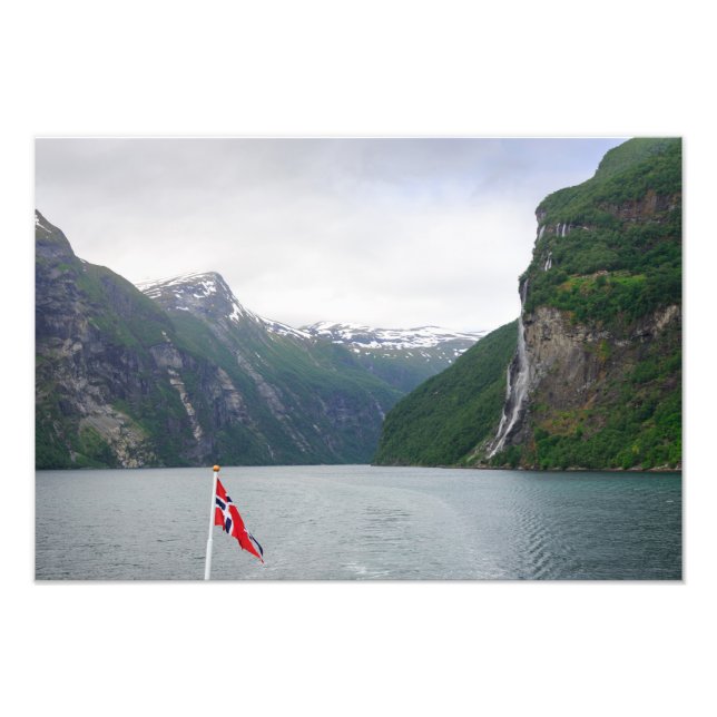 Impression Photo Fjord Geiranger avec drapeau norvégien (Devant)