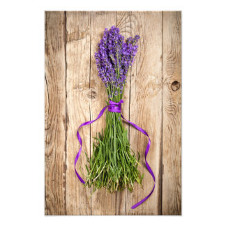 Impression Photo Fleurs de lavande sur Arrière - plan de table en b