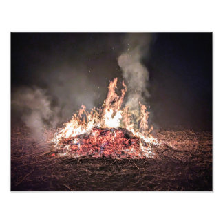 Impression Photo Grand feu de joie brûlant la nuit avec de hautes f