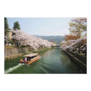 Impression Photo Japon, Kyoto. Observation des fleurs sur le bateau