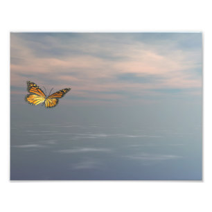 Impression Photo Le papillon monarque survolant l'océan