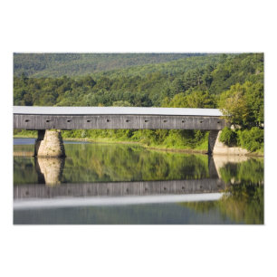 Impression Photo Le pont couvert Windsor-Cornish s'étend sur