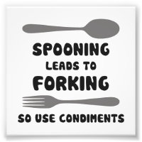Le Spooning Conduit À L'Utilisation De Condiments 