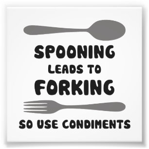 Impression Photo Le Spooning Conduit À L'Utilisation De Condiments