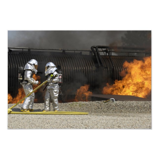 Impression Photo Les pompiers neutralisent un feu (Devant)