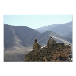 Impression Photo les soldats gèrent du matériel de communication