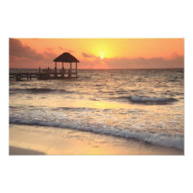 Lever de soleil matinal calme au-dessus de la mer 