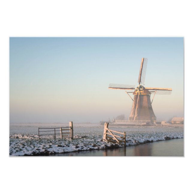 Impression Photo Moulin à vent dans la neige au lever du soleil (Devant)