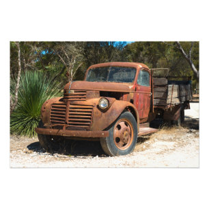 Impression Photo Rusty old truck abandoned in outback Australia.