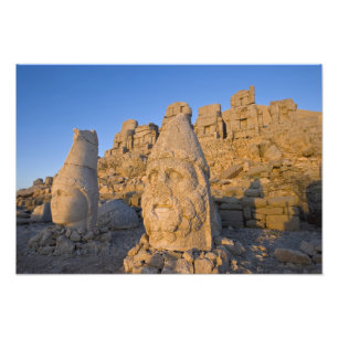 Impression Photo statues de tête colossales de dieux gardant les