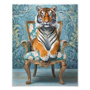 Impression Photo Tigre assis sur une chaise vintage