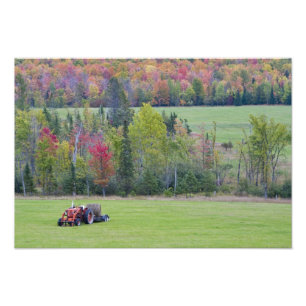 Impression Photo Tracteur avec balle de foin dans un champ vert ave