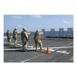 Impression Photo Train de policiers militaires avec le Berretta M9