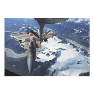 Impression Photo Un avion F-15C Eagle se trouve derrière un KC-135R