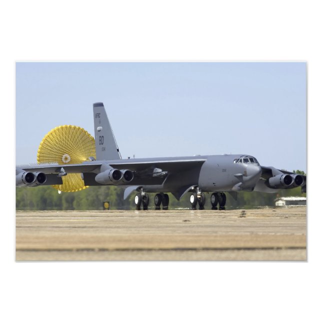 Impression Photo Un B-52 Stratofortress déploie son parachute de tr (Devant)