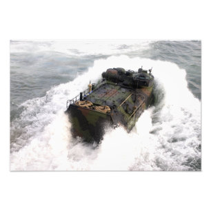 Impression Photo Un véhicule d'assaut amphibie 2