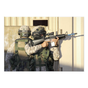 Impression Photo Une infanterie surveillent des objectifs son arme