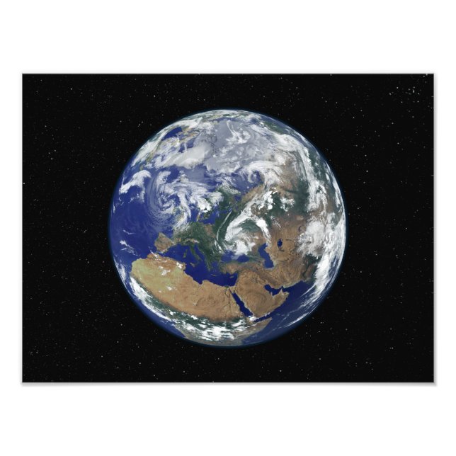 Impression Photo Une Terre entièrement éclairée centrée sur l'Europ (Devant)