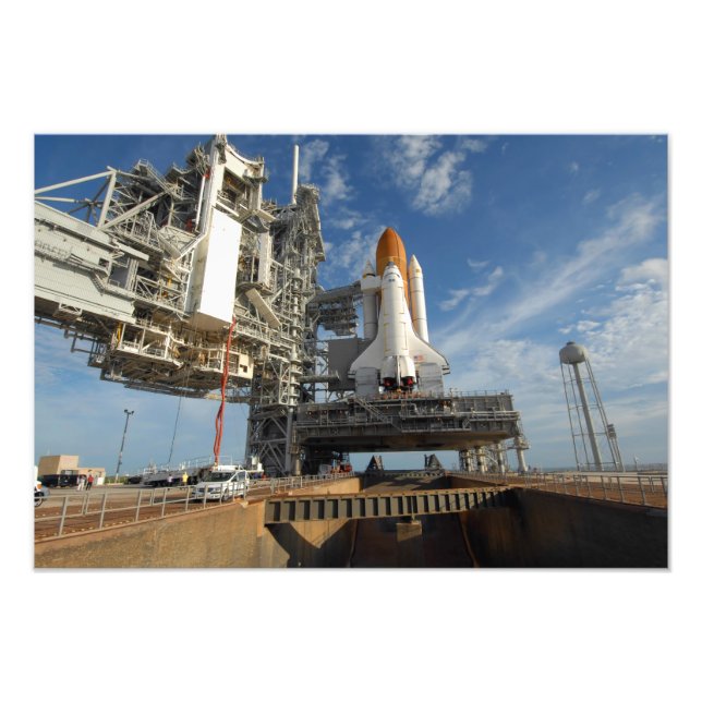 Impression Photo Une vue Space Shuttle Atlantis sur Launch Pad 39A (Devant)