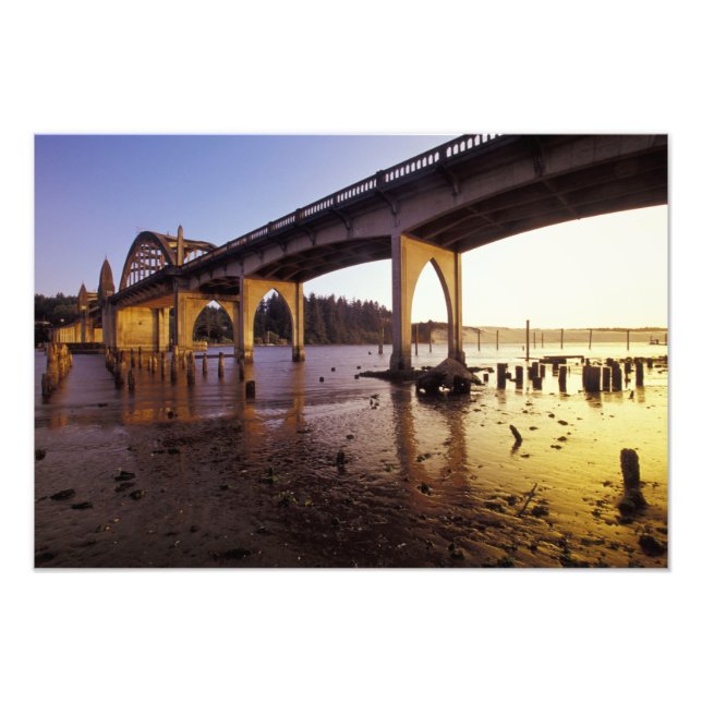 Impression Photo USA, Oregon, Florence. Siuslaw Bridge et (Devant)