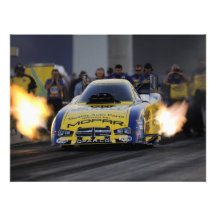 Voiture de course de dragsters drôle en flammes Sp