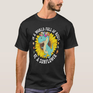 In A World Full Of Roses Be A Sunflower Florist Di T-Shirt