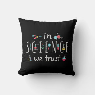 In Science we trust Throw Pillow