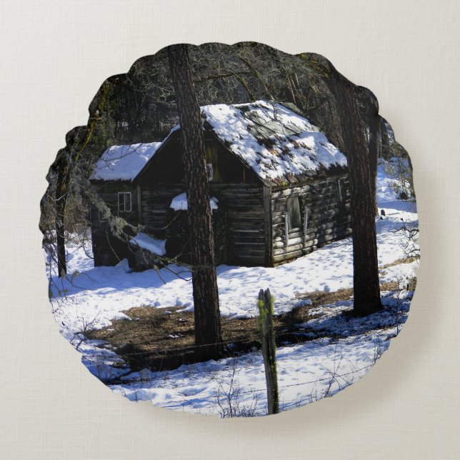 In the cold Winter.... Round Pillow (Front)