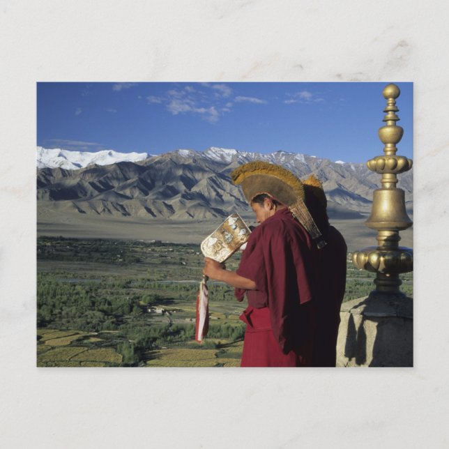 India, Ladakh, Thikse. Buddhist monk blows Postcard (Front)