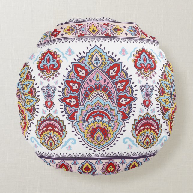 Indian floral paisley medallion pattern. Ethnic Ma Round Pillow (Front)
