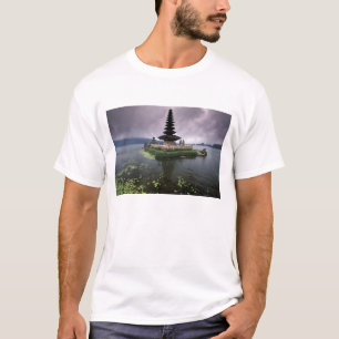 Indonesia, Bali, Ulun Danu Temple. T-Shirt