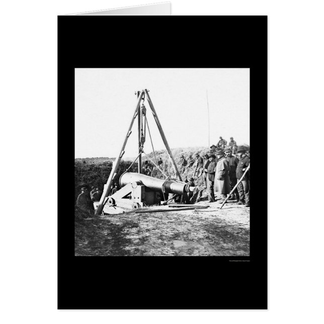 Ingénieurs enlevant un pistolet pour le général Sh (Devant)