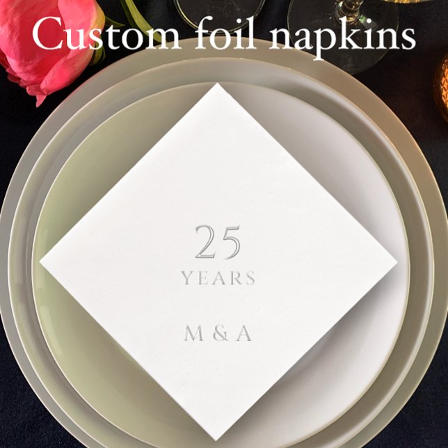 Initiales de couple 25e anniversaire de la fête Ar (Add couple’s initials for elegant silver foil minimalistic napkins. Custom 25th anniversary party.
)